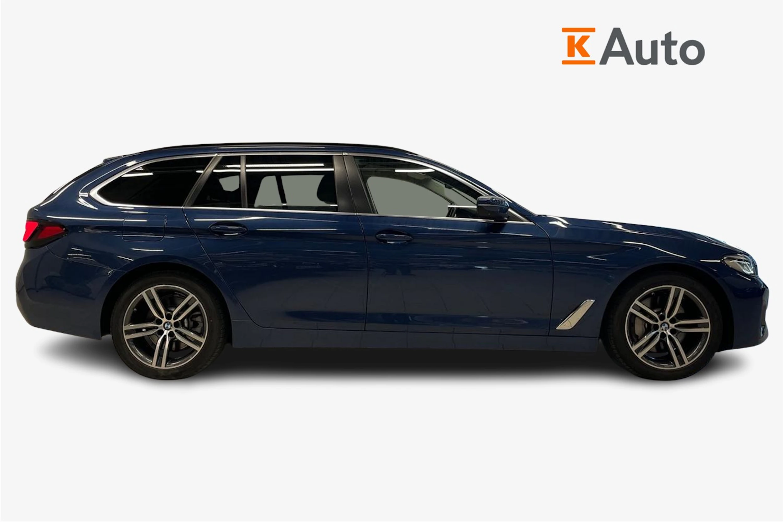 sininen BMW 530 2021 kuva 5.