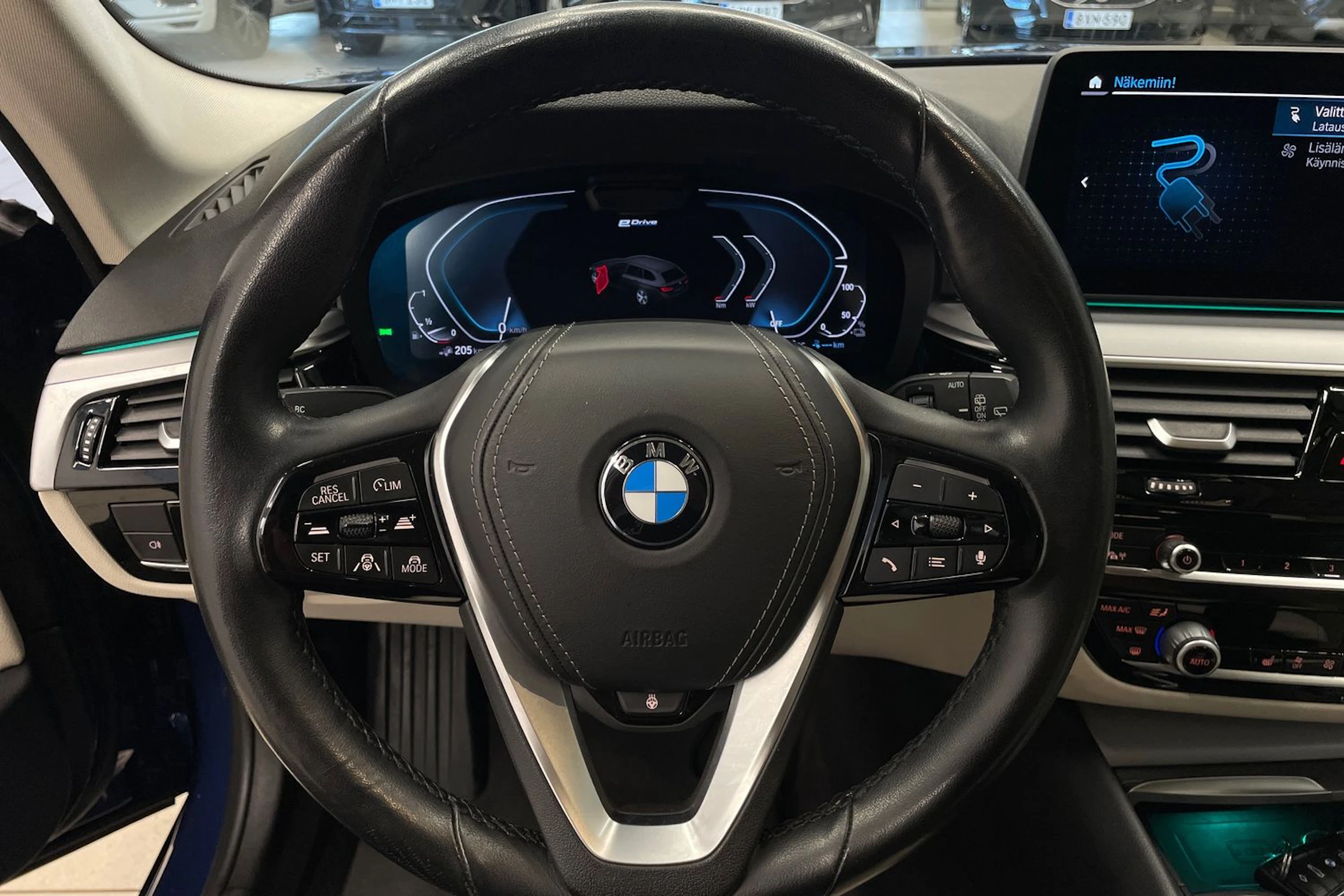 sininen BMW 530 2021 kuva 13.