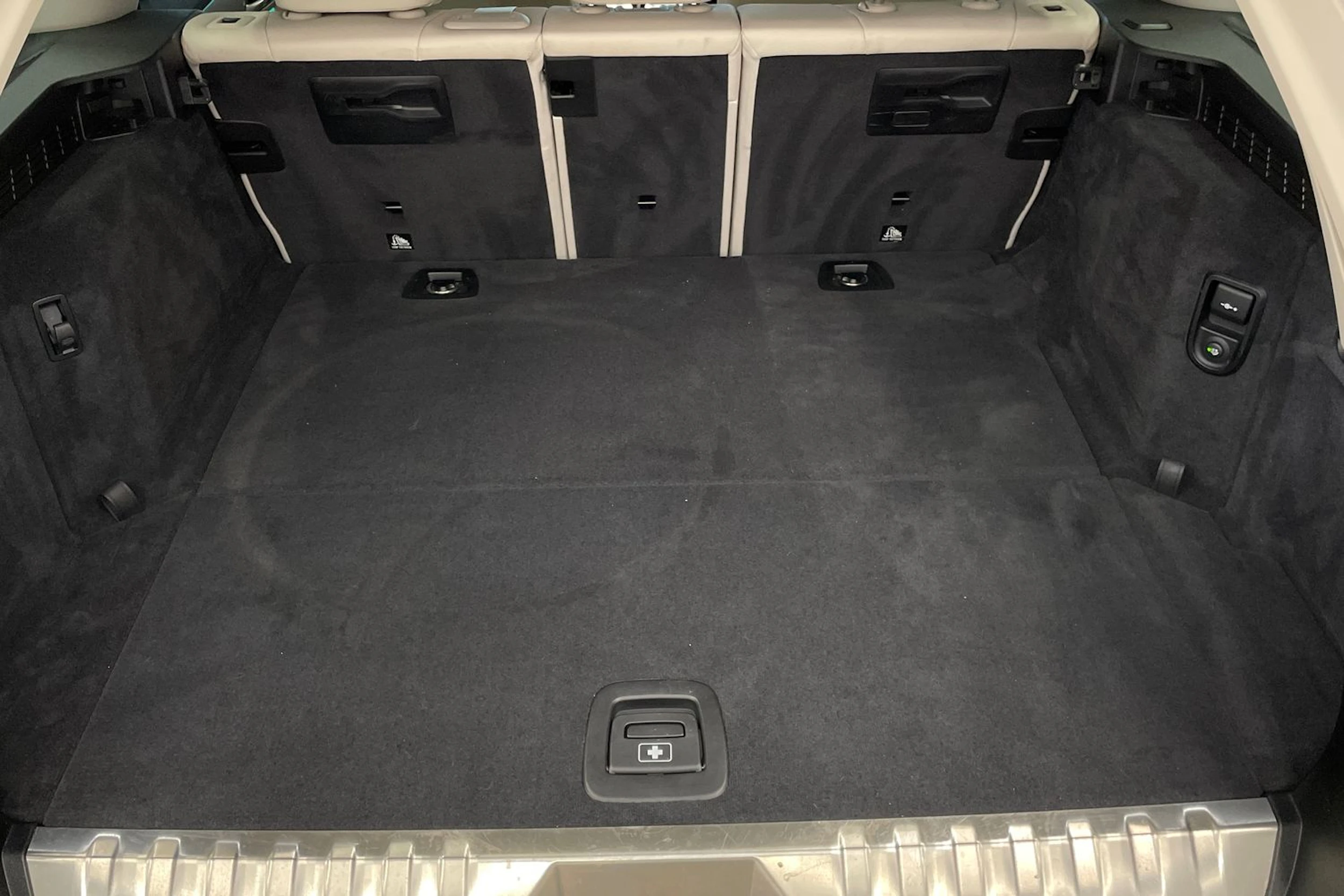 sininen BMW 530 2021 kuva 23.