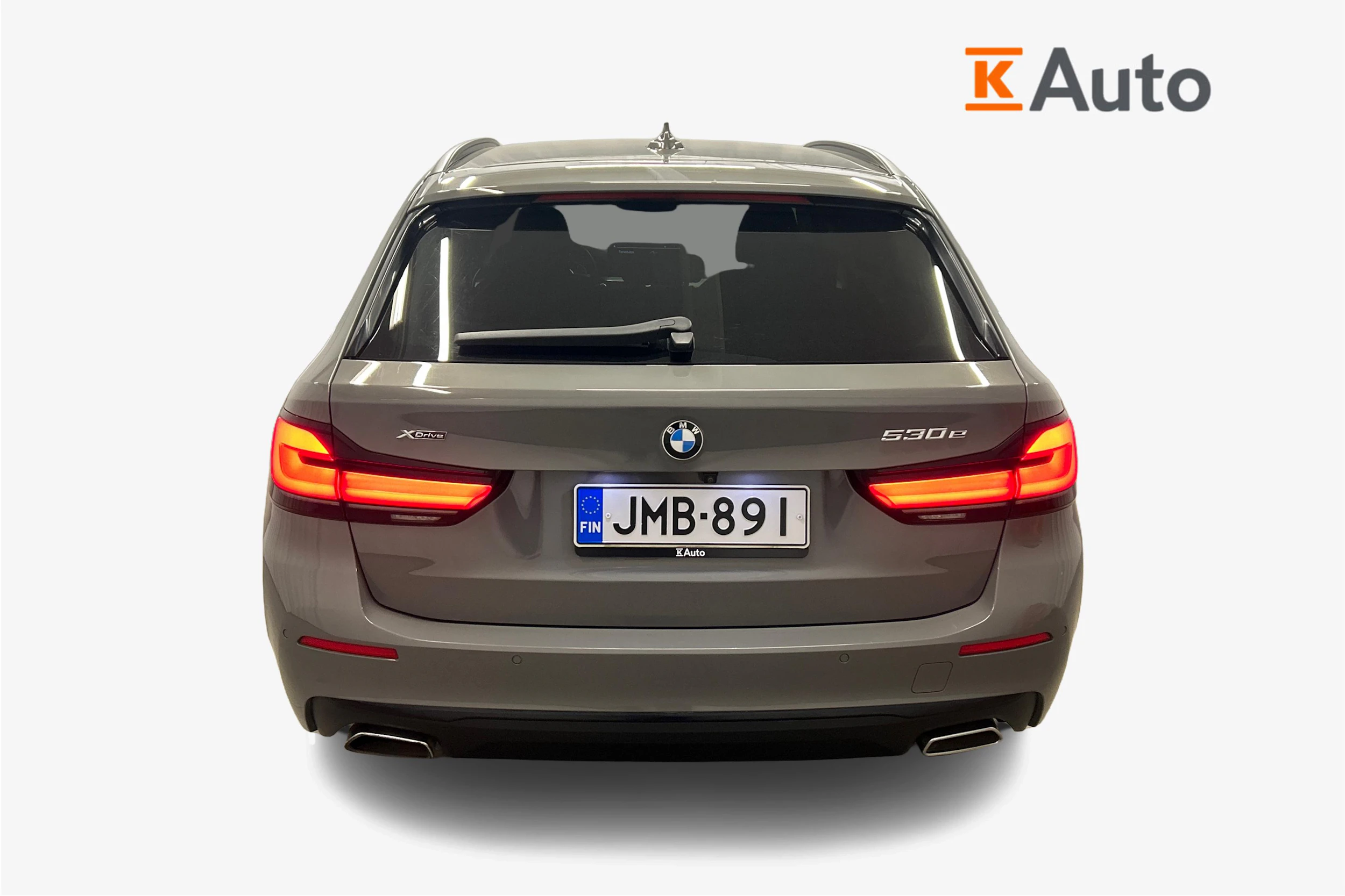 harmaa BMW 530 2021 kuva 4.