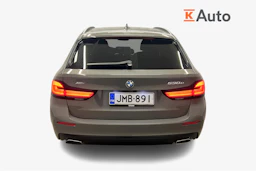 harmaa BMW 530 2021 kuva 4.