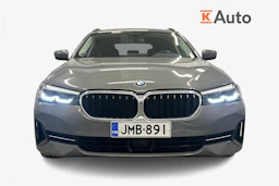 harmaa BMW 530 2021 kuva 5.
