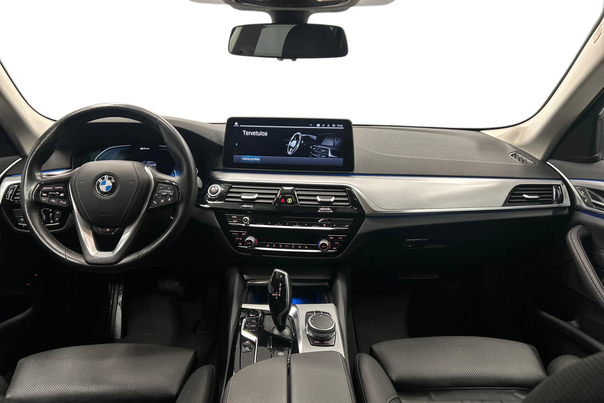harmaa BMW 530 2021 kuva 9.
