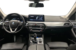 harmaa BMW 530 2021 kuva 9.