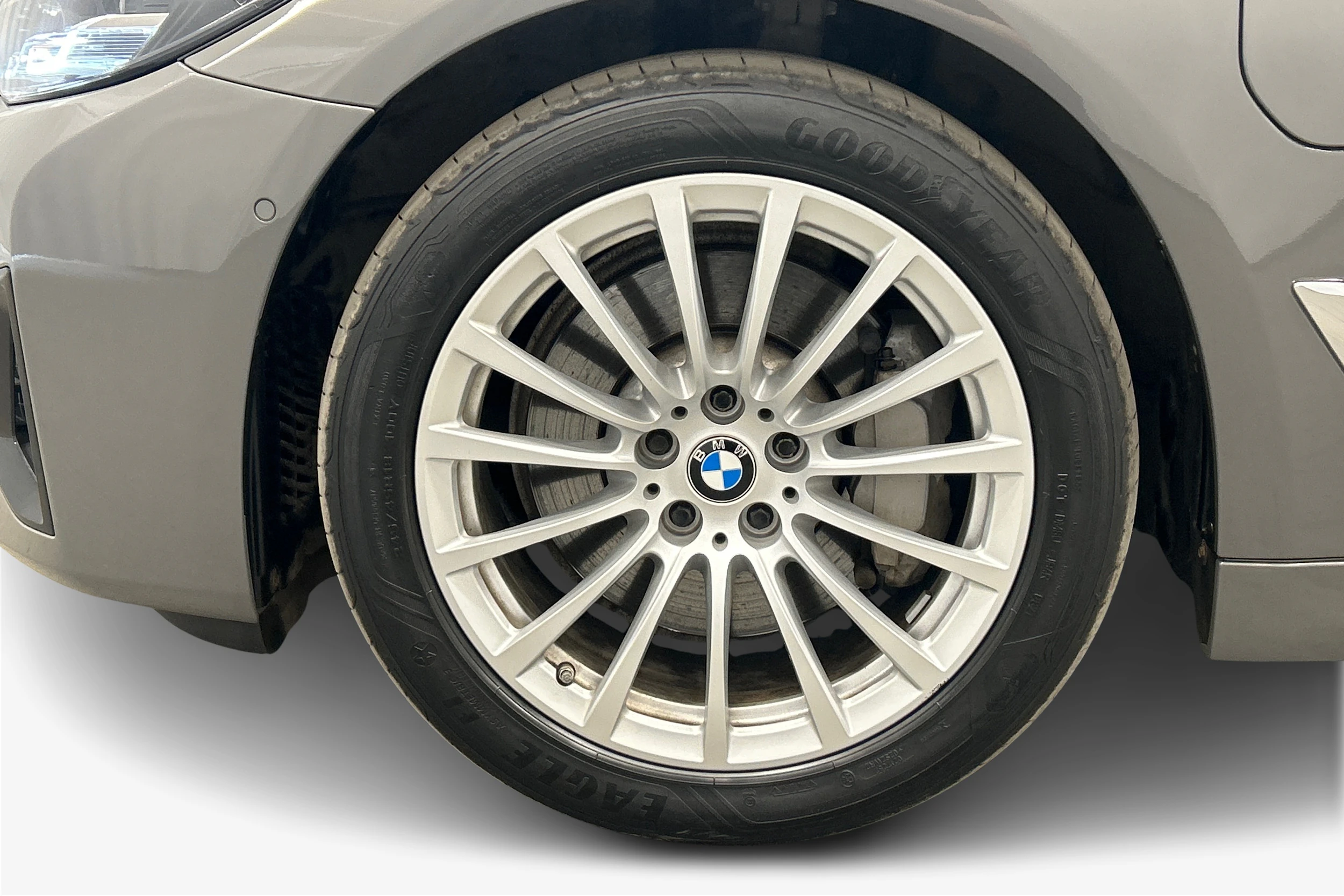 harmaa BMW 530 2021 kuva 12.