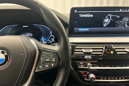 harmaa BMW 530 2021 kuva 16.