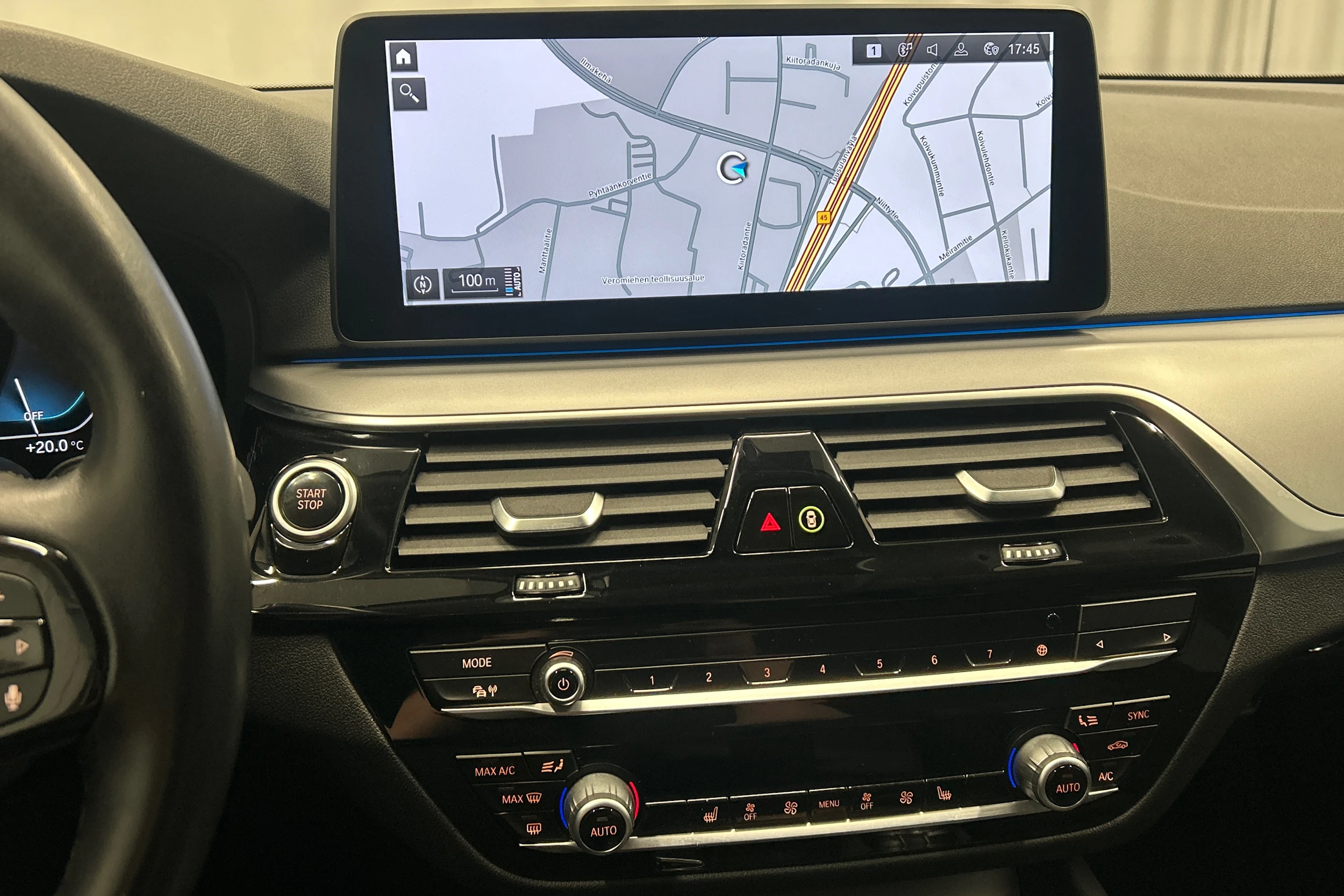 harmaa BMW 530 2021 kuva 19.