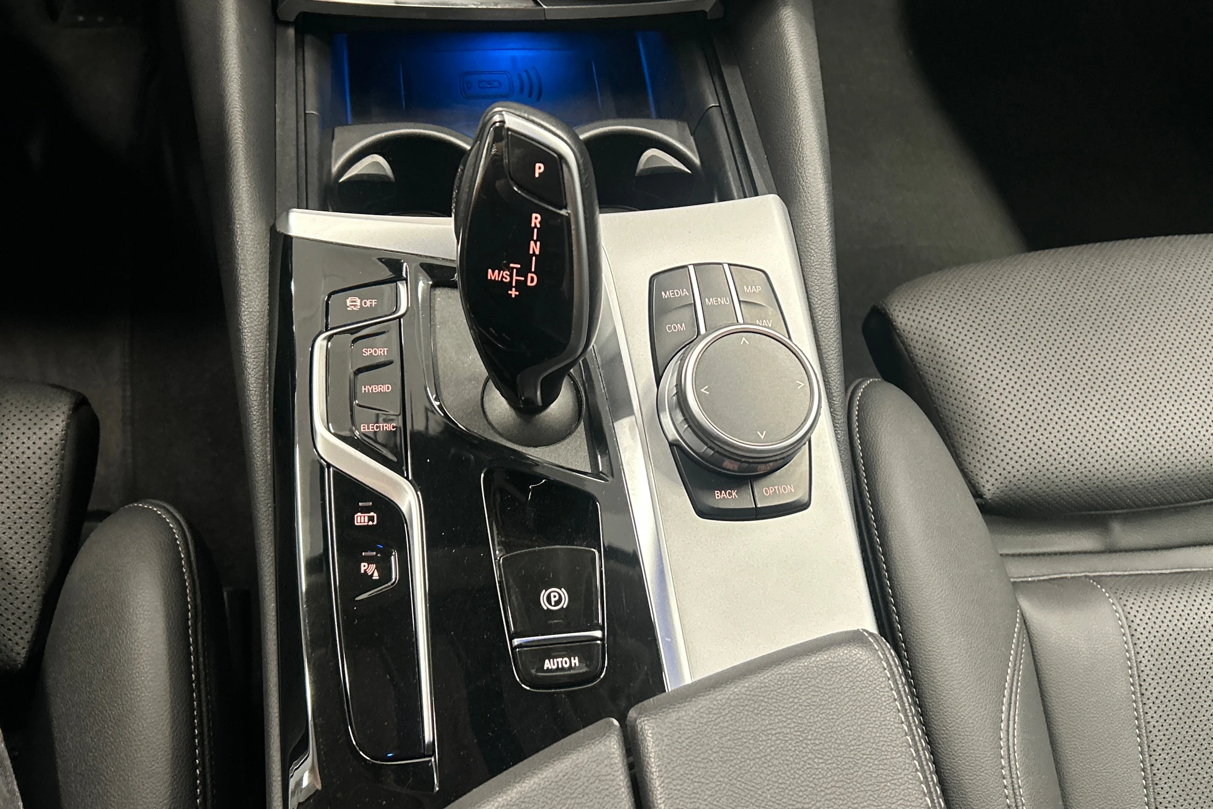 harmaa BMW 530 2021 kuva 24.