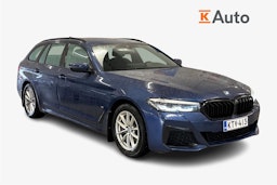 sininen BMW 530 2021 kuva 1.