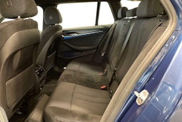 sininen BMW 530 2021 kuva 10.