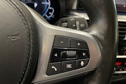 sininen BMW 530 2021 kuva 16.