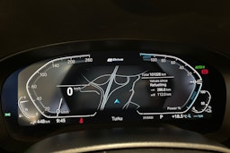 sininen BMW 530 2021 kuva 19.