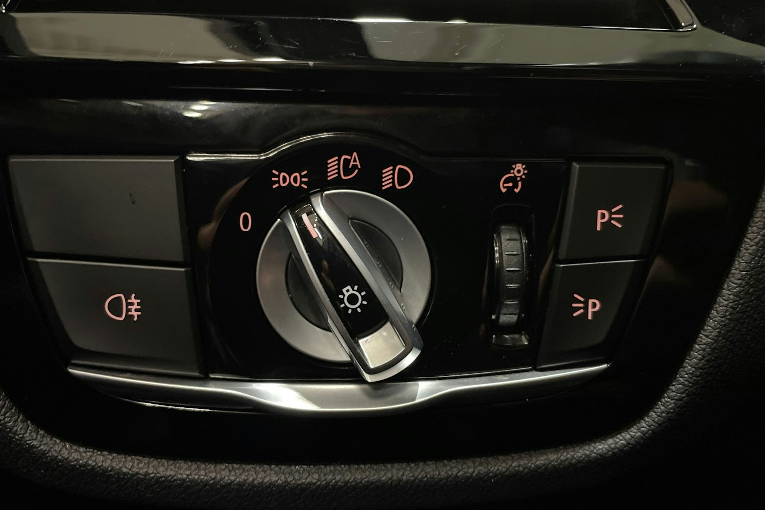 sininen BMW 530 2021 kuva 20.