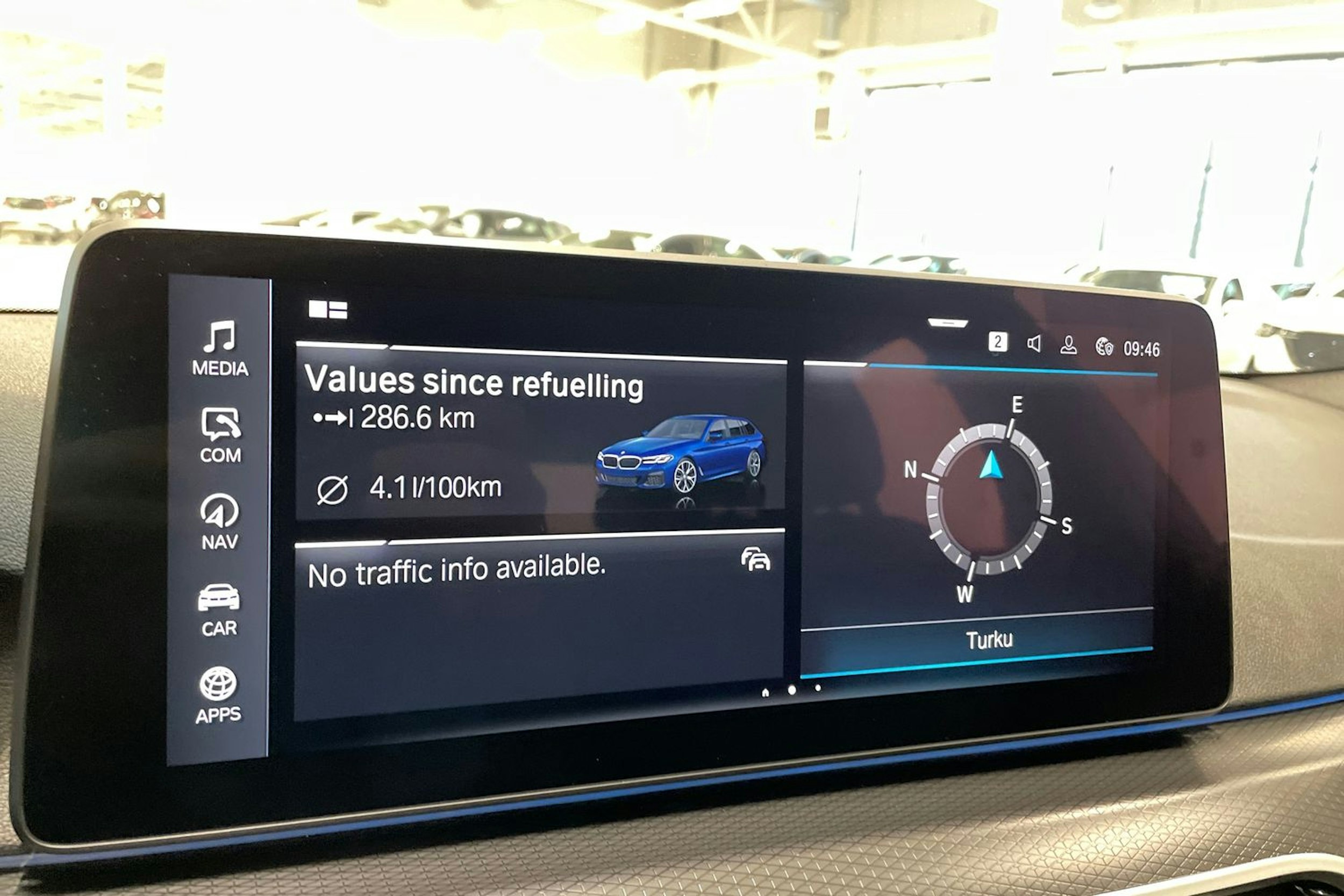 sininen BMW 530 2021 kuva 23.