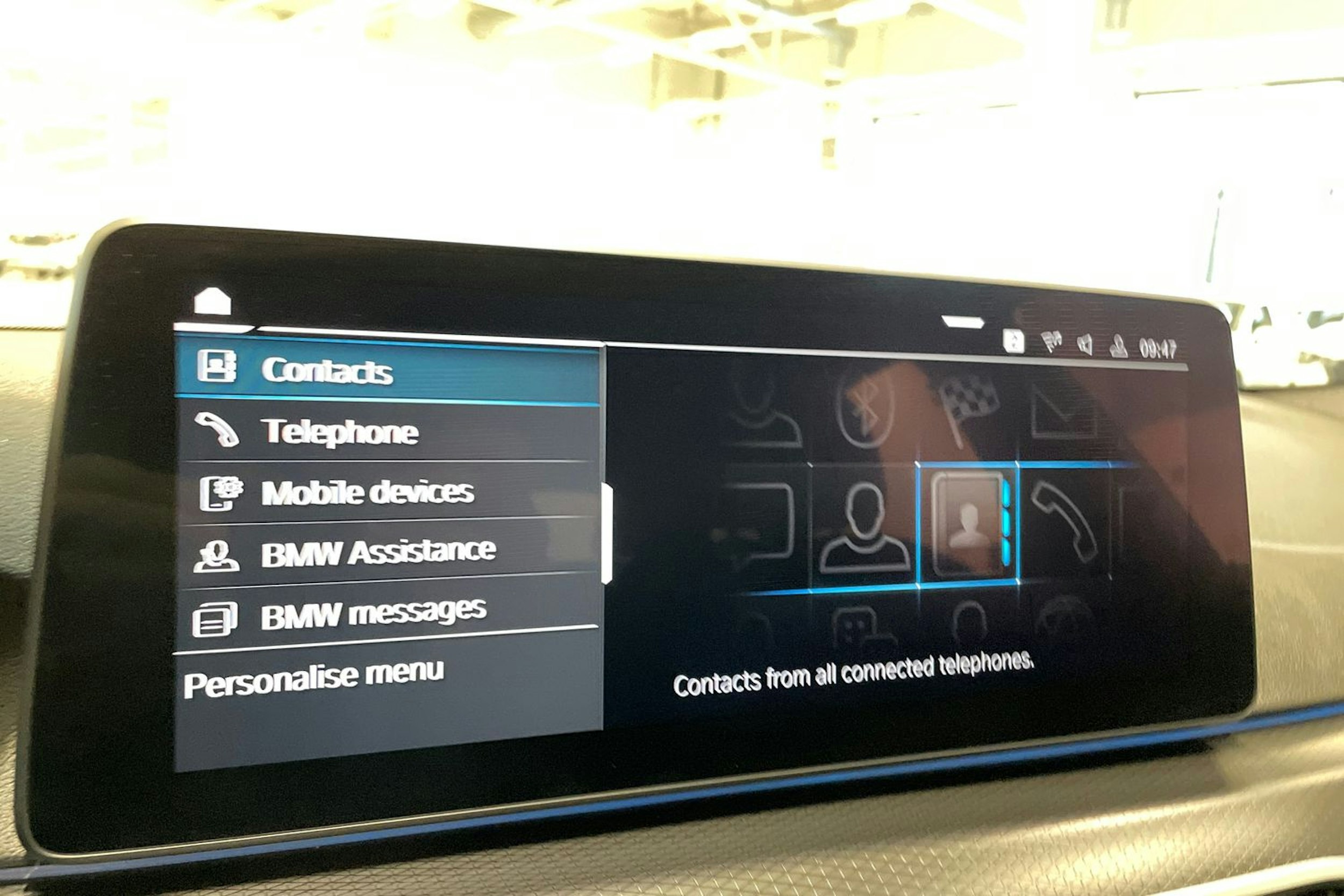 sininen BMW 530 2021 kuva 27.