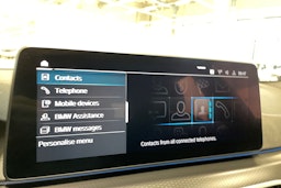 sininen BMW 530 2021 kuva 27.