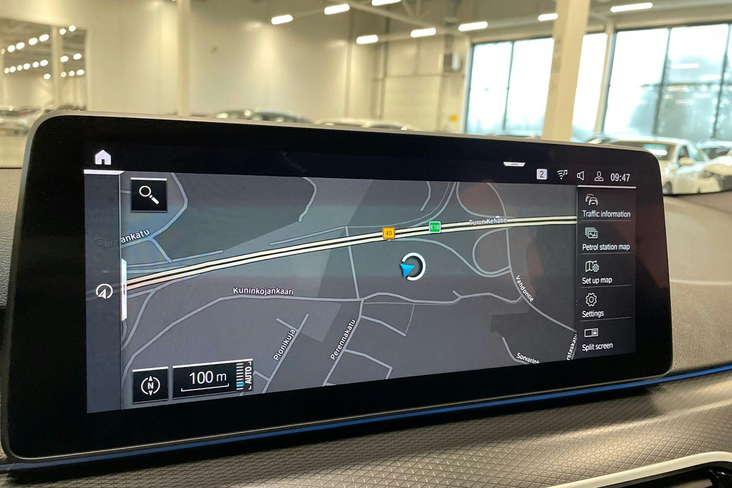 sininen BMW 530 2021 kuva 28.