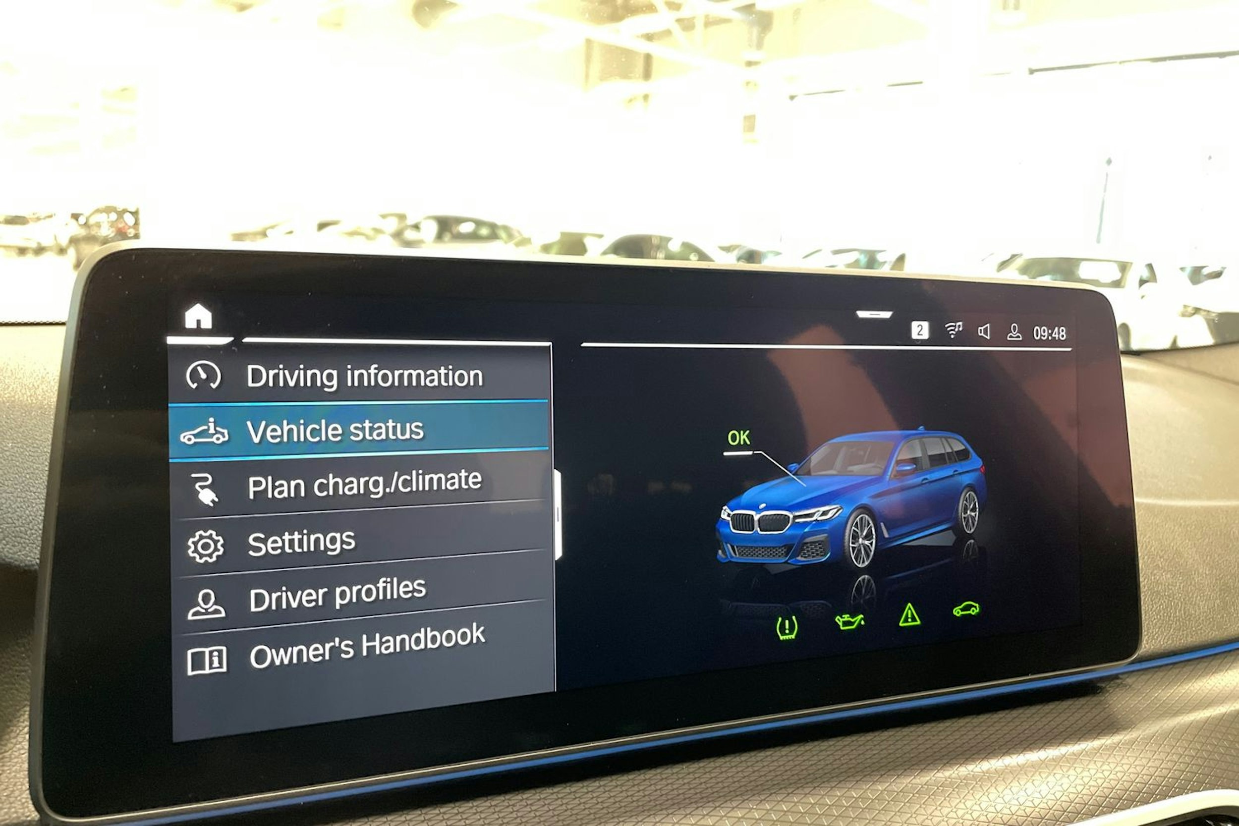 sininen BMW 530 2021 kuva 29.