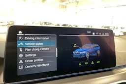 sininen BMW 530 2021 kuva 29.