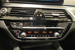 sininen BMW 530 2021 kuva 33.