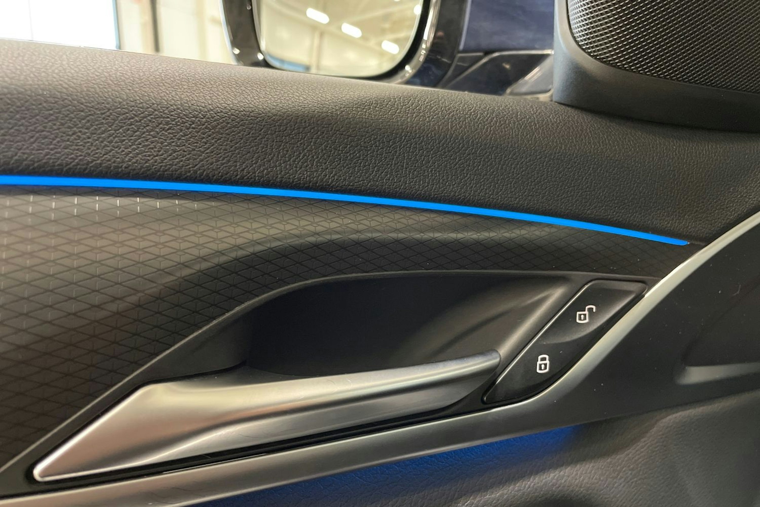 sininen BMW 530 2021 kuva 38.