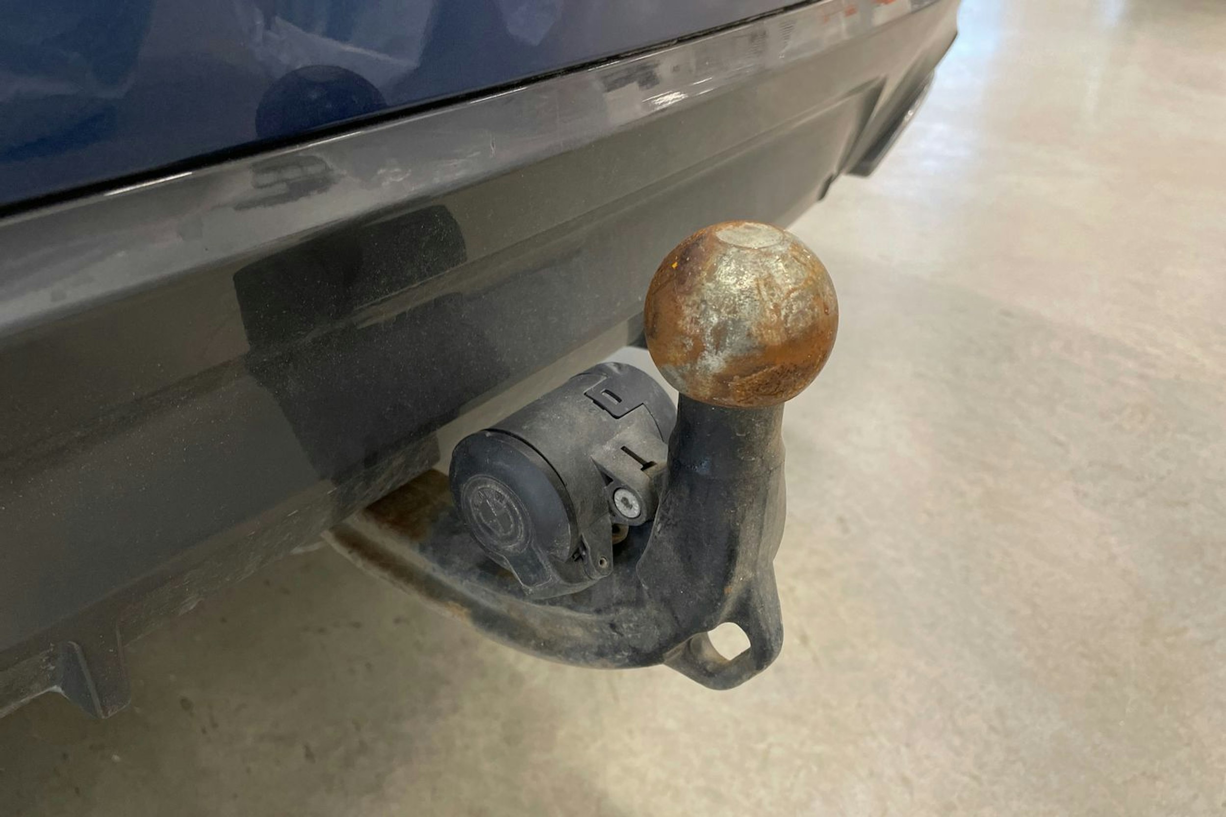 sininen BMW 530 2021 kuva 43.