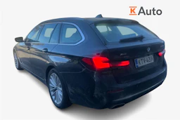 Musta BMW 530 2021 kuva 2.