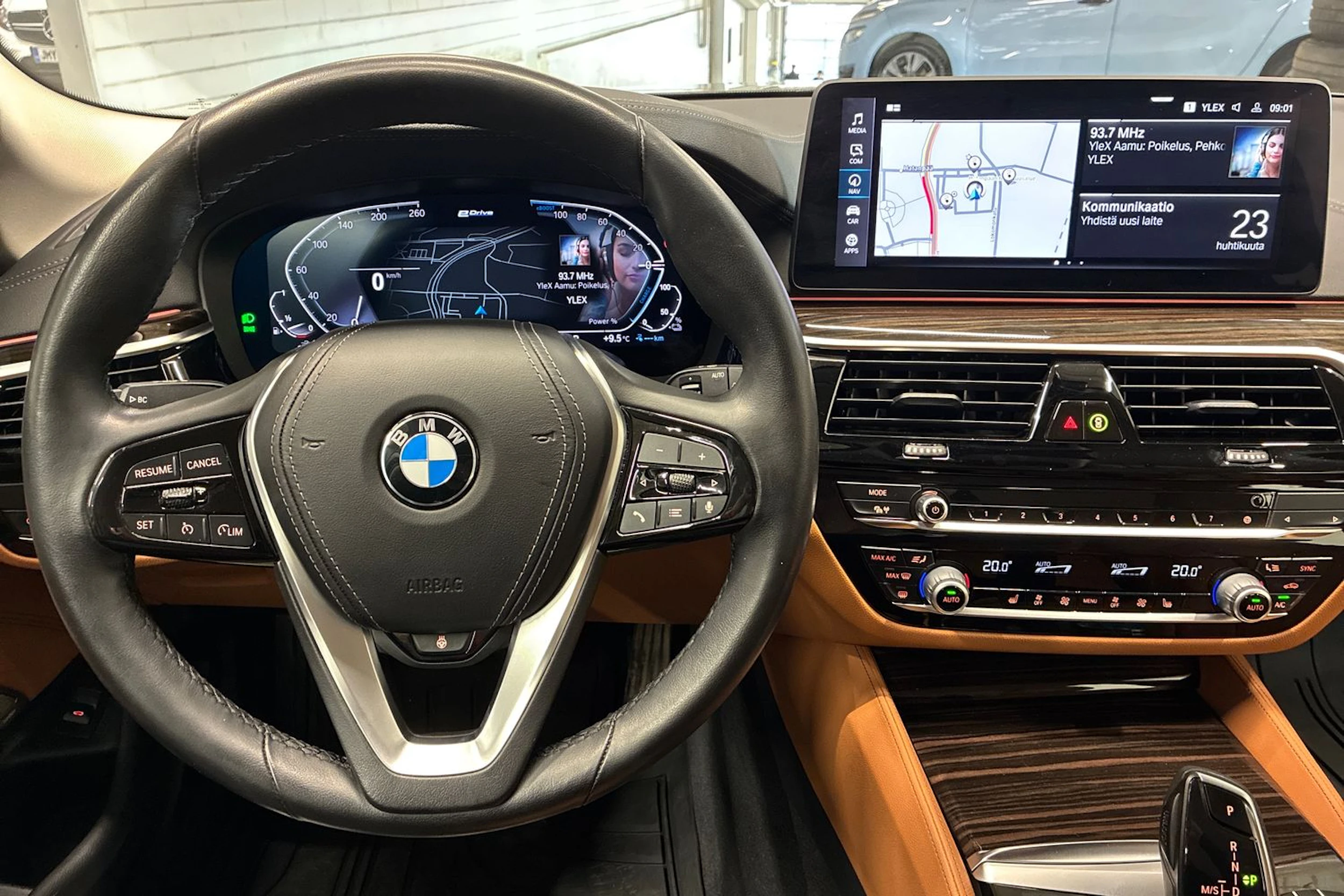 Musta BMW 530 2021 kuva 15.