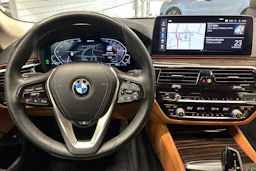 Musta BMW 530 2021 kuva 15.