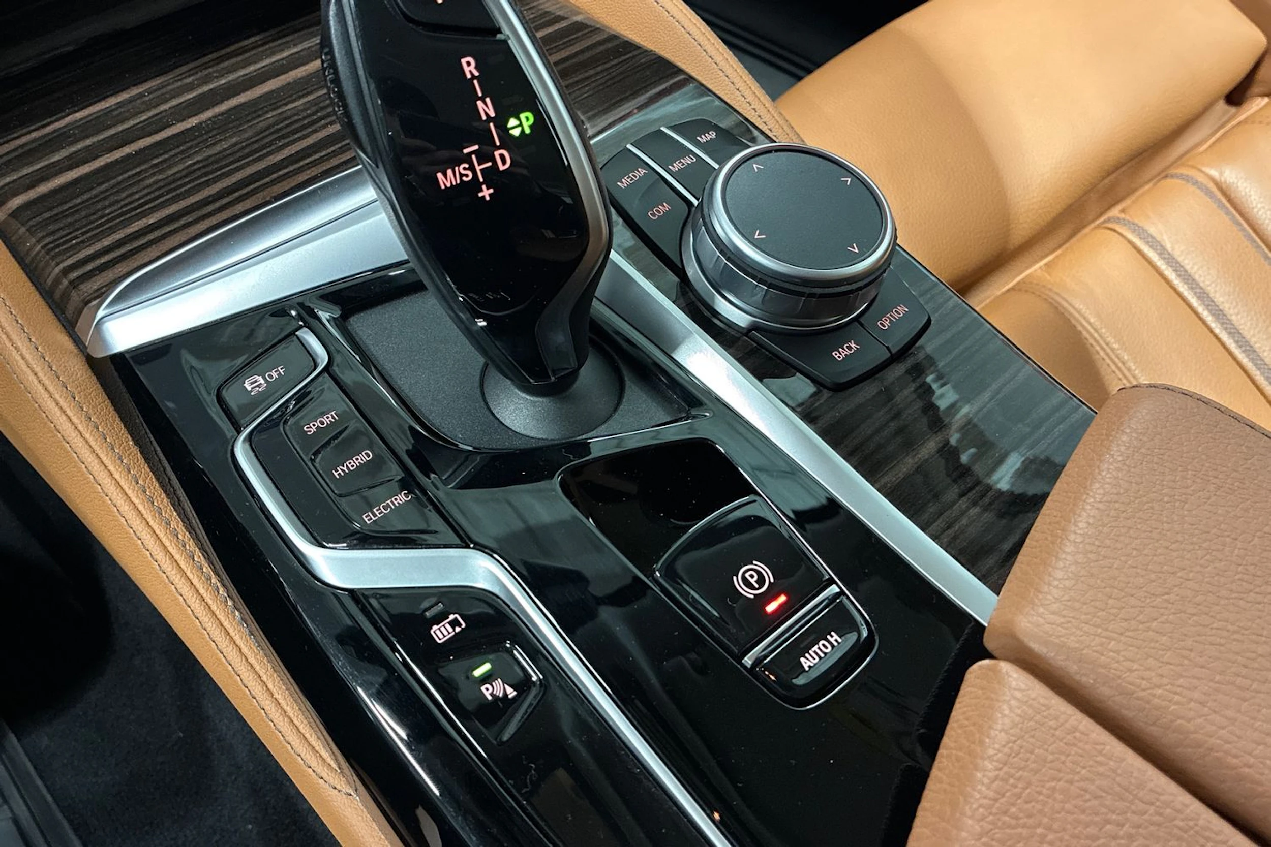 Musta BMW 530 2021 kuva 21.