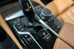 Musta BMW 530 2021 kuva 21.