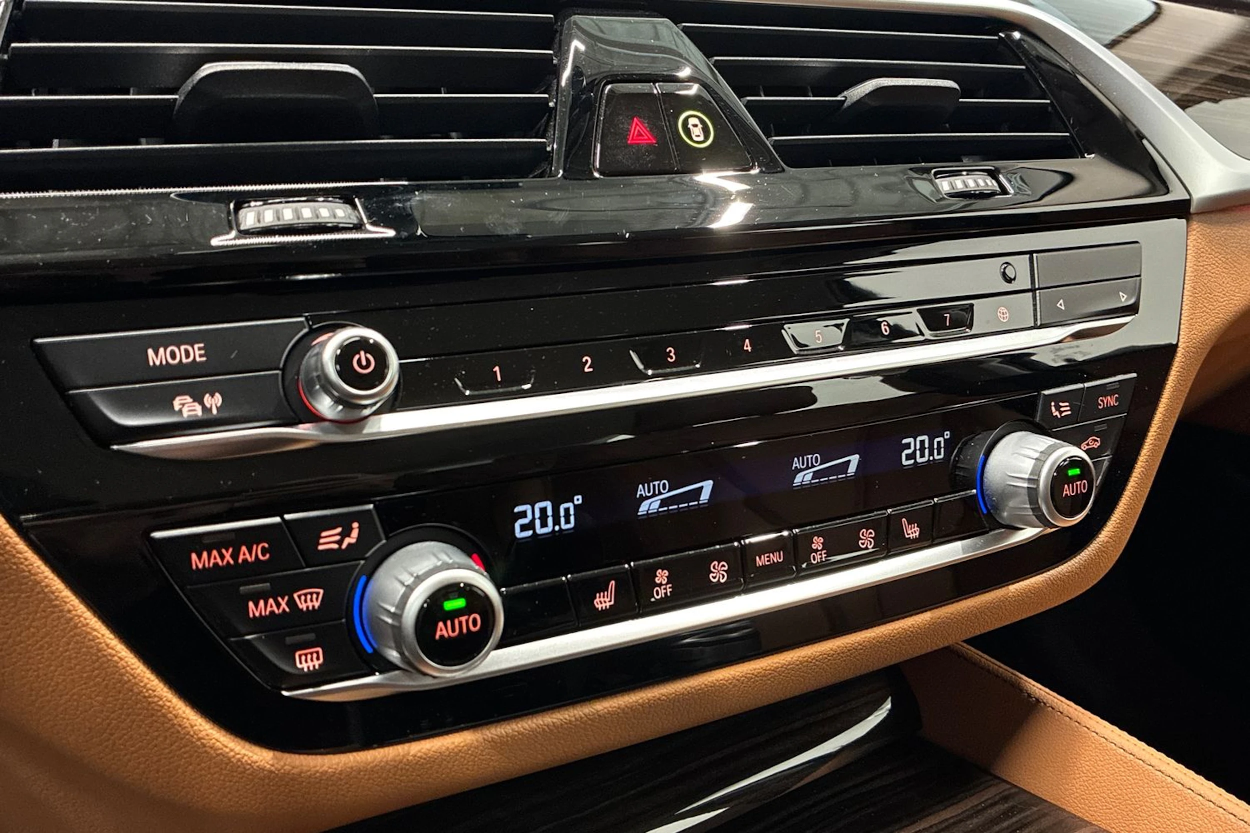 Musta BMW 530 2021 kuva 22.