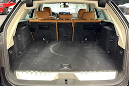 Musta BMW 530 2021 kuva 29.