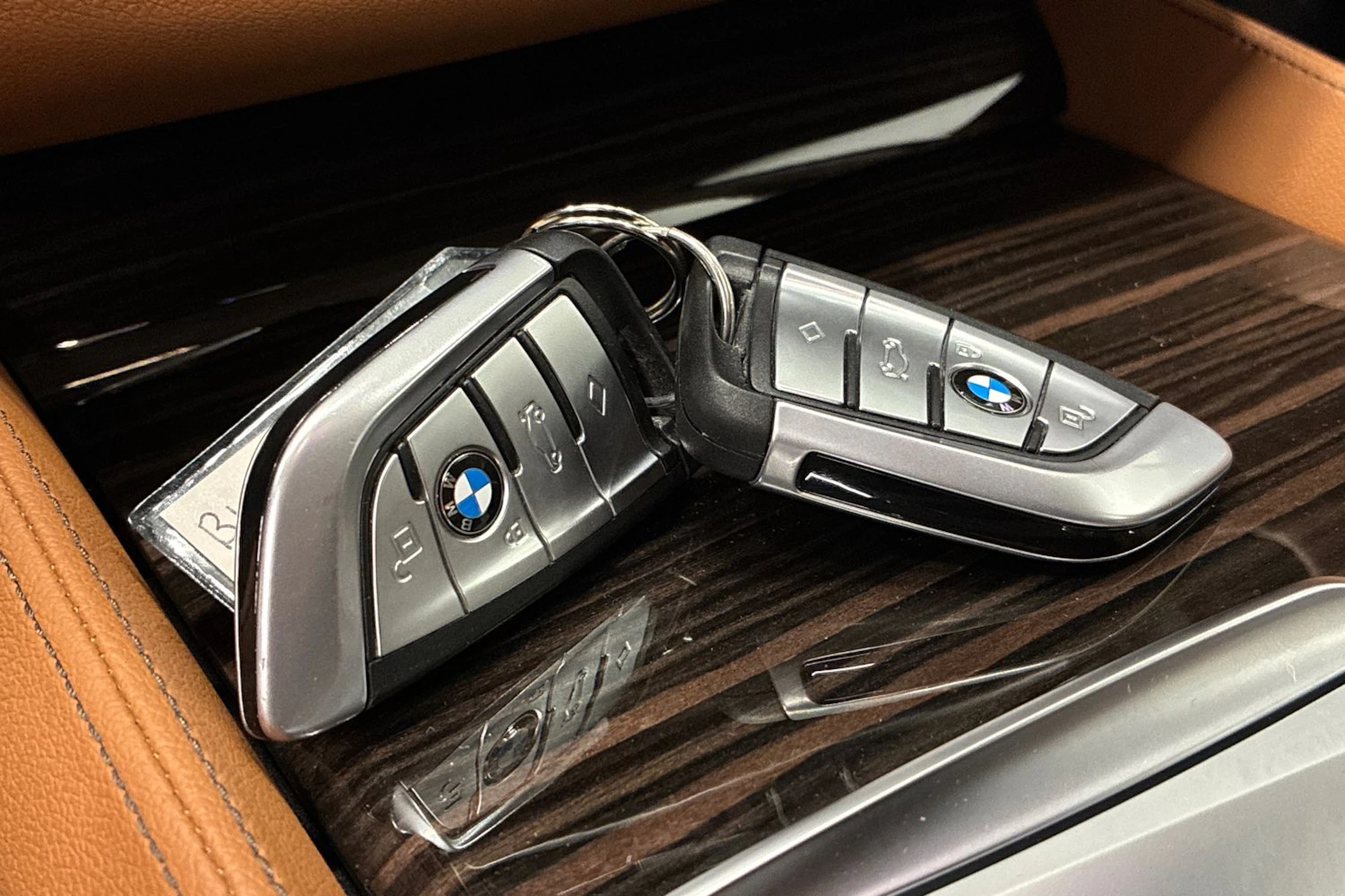 Musta BMW 530 2021 kuva 32.