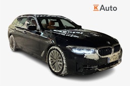 musta BMW 530 2021 kuva 1.