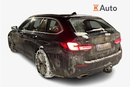 musta BMW 530 2021 kuva 2.