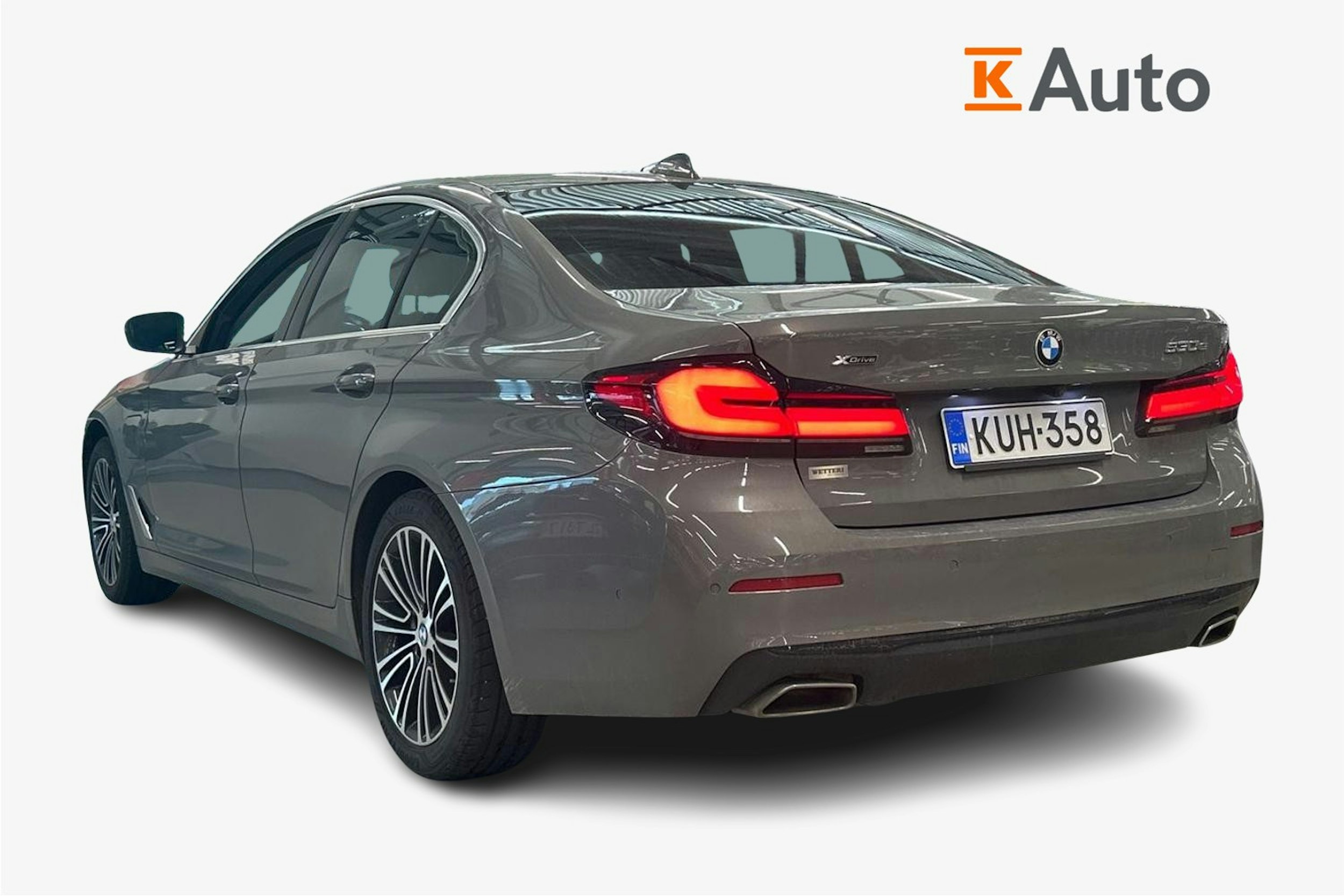 harmaa BMW 530 2021 kuva 2.