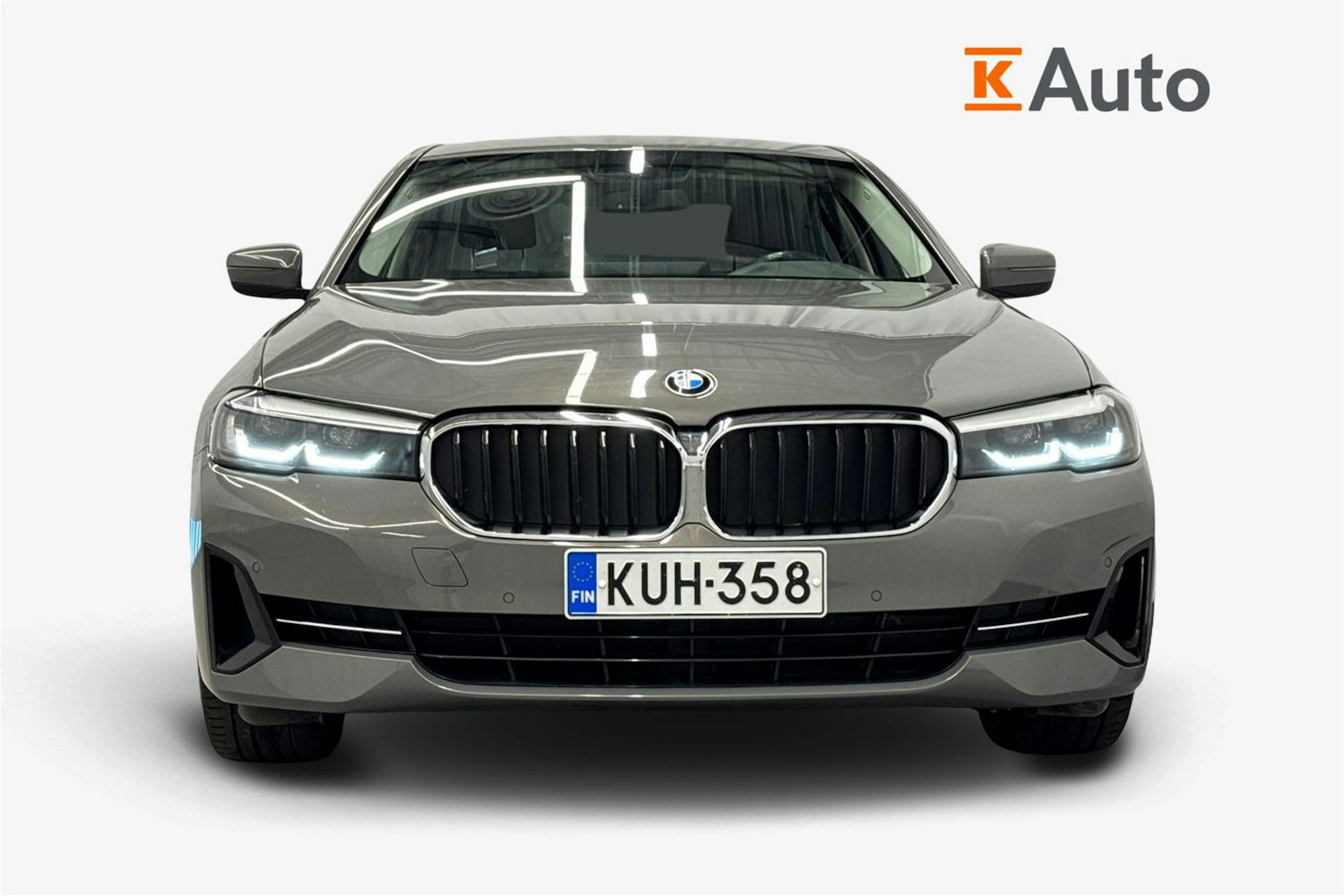 harmaa BMW 530 2021 kuva 4.