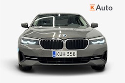 harmaa BMW 530 2021 kuva 4.