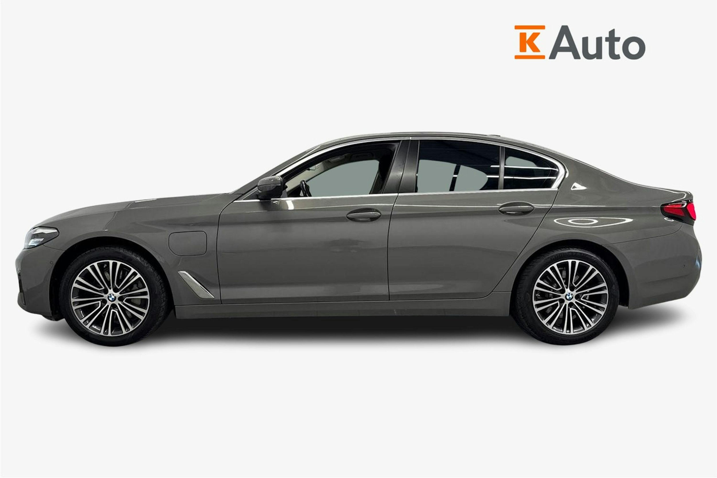 harmaa BMW 530 2021 kuva 5.