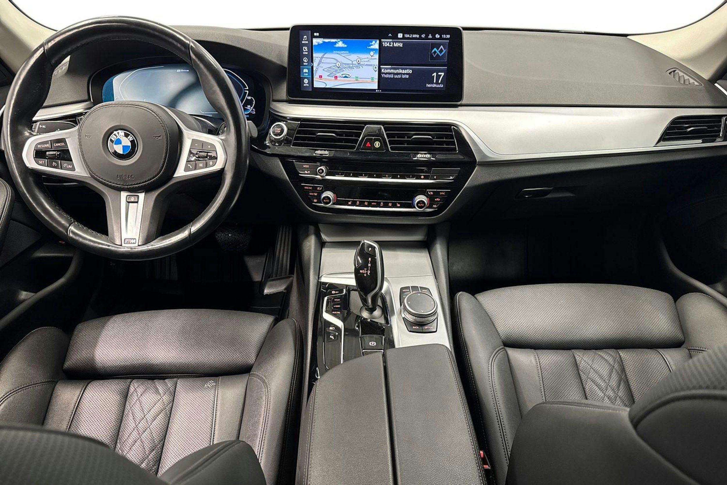 harmaa BMW 530 2021 kuva 7.