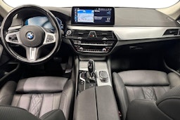 harmaa BMW 530 2021 kuva 7.