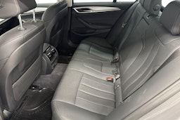 harmaa BMW 530 2021 kuva 8.