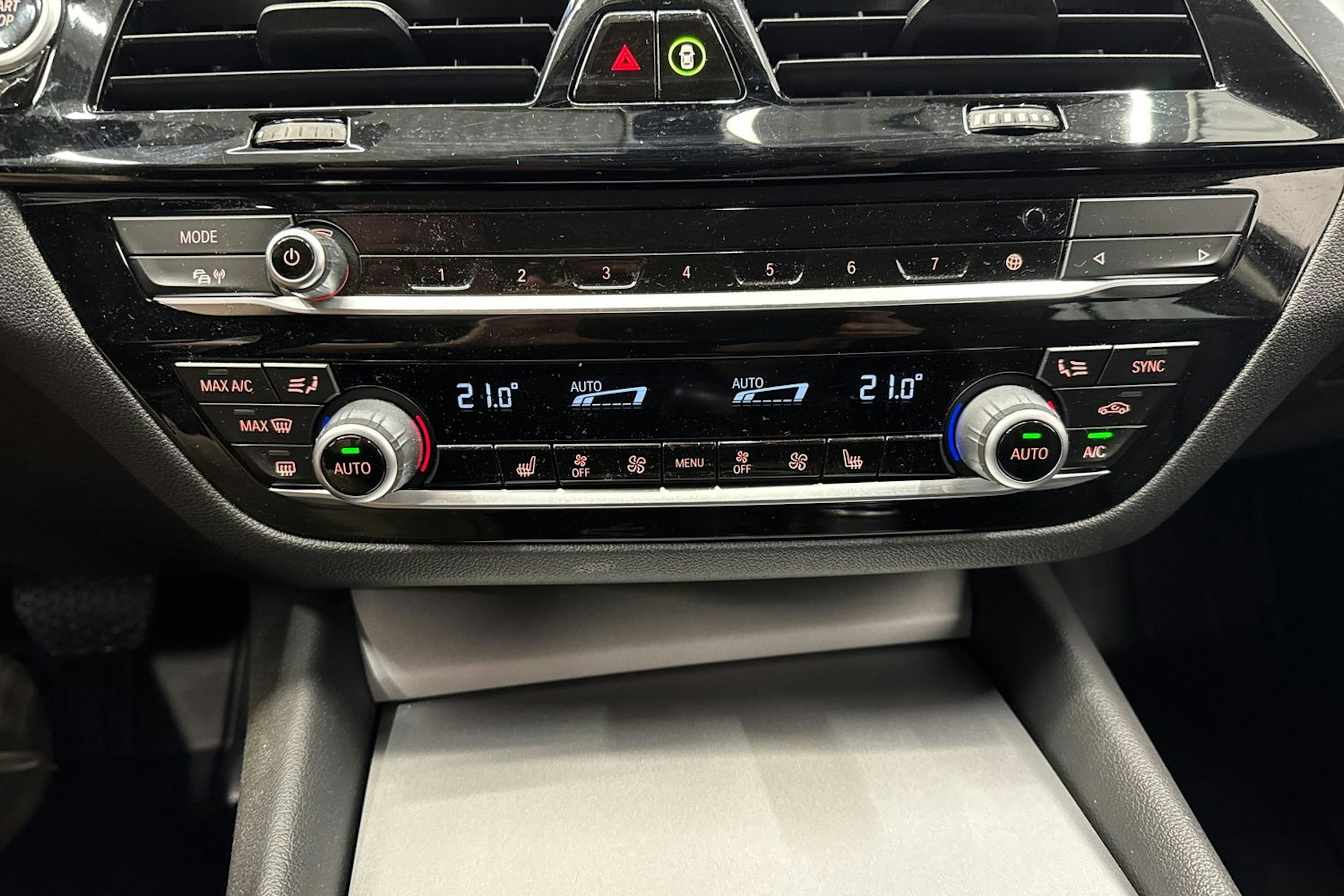 harmaa BMW 530 2021 kuva 16.