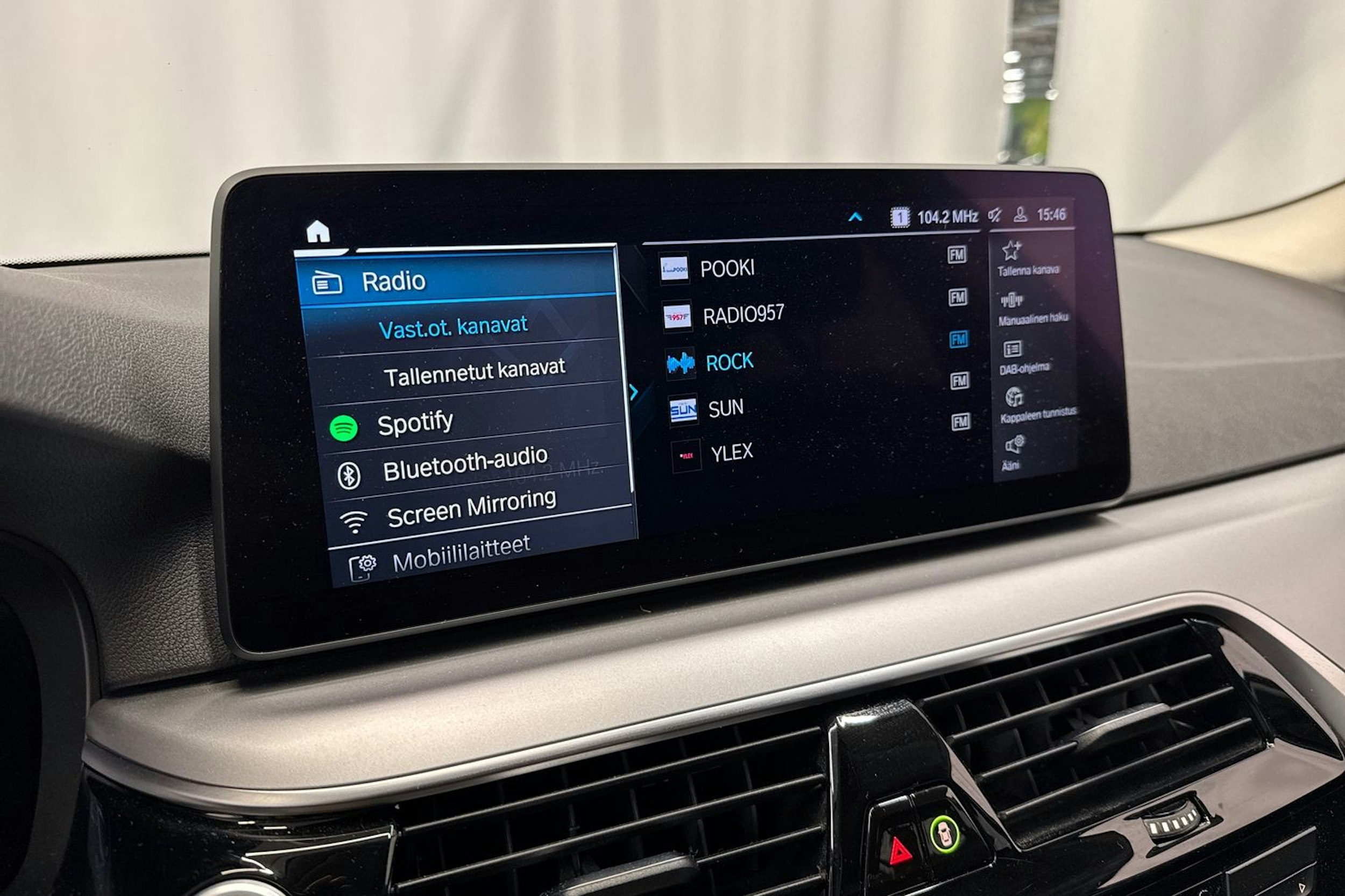 harmaa BMW 530 2021 kuva 18.