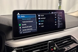 harmaa BMW 530 2021 kuva 18.