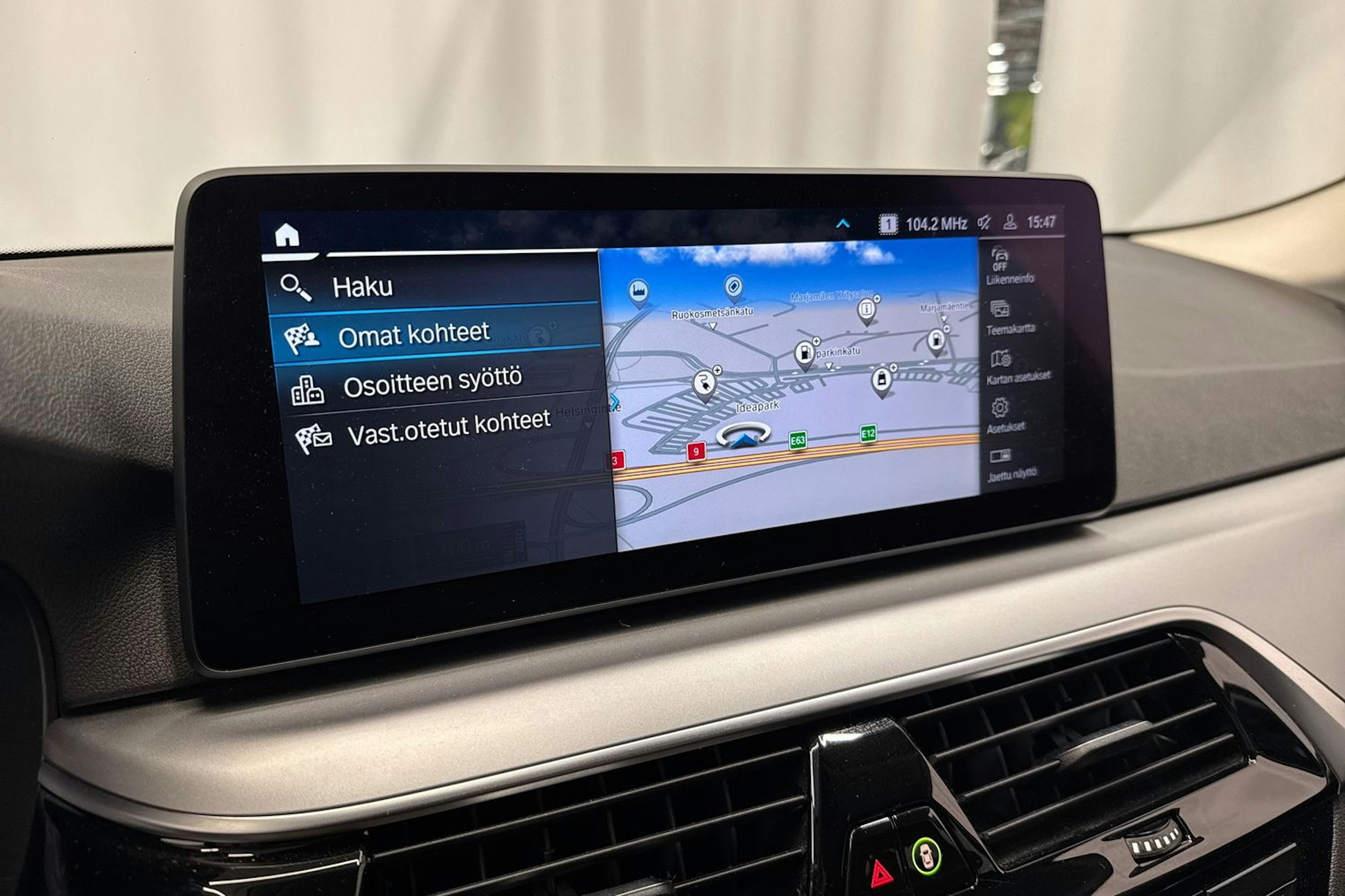 harmaa BMW 530 2021 kuva 19.