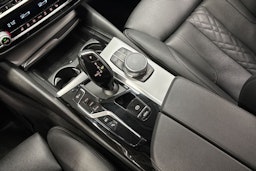 harmaa BMW 530 2021 kuva 24.