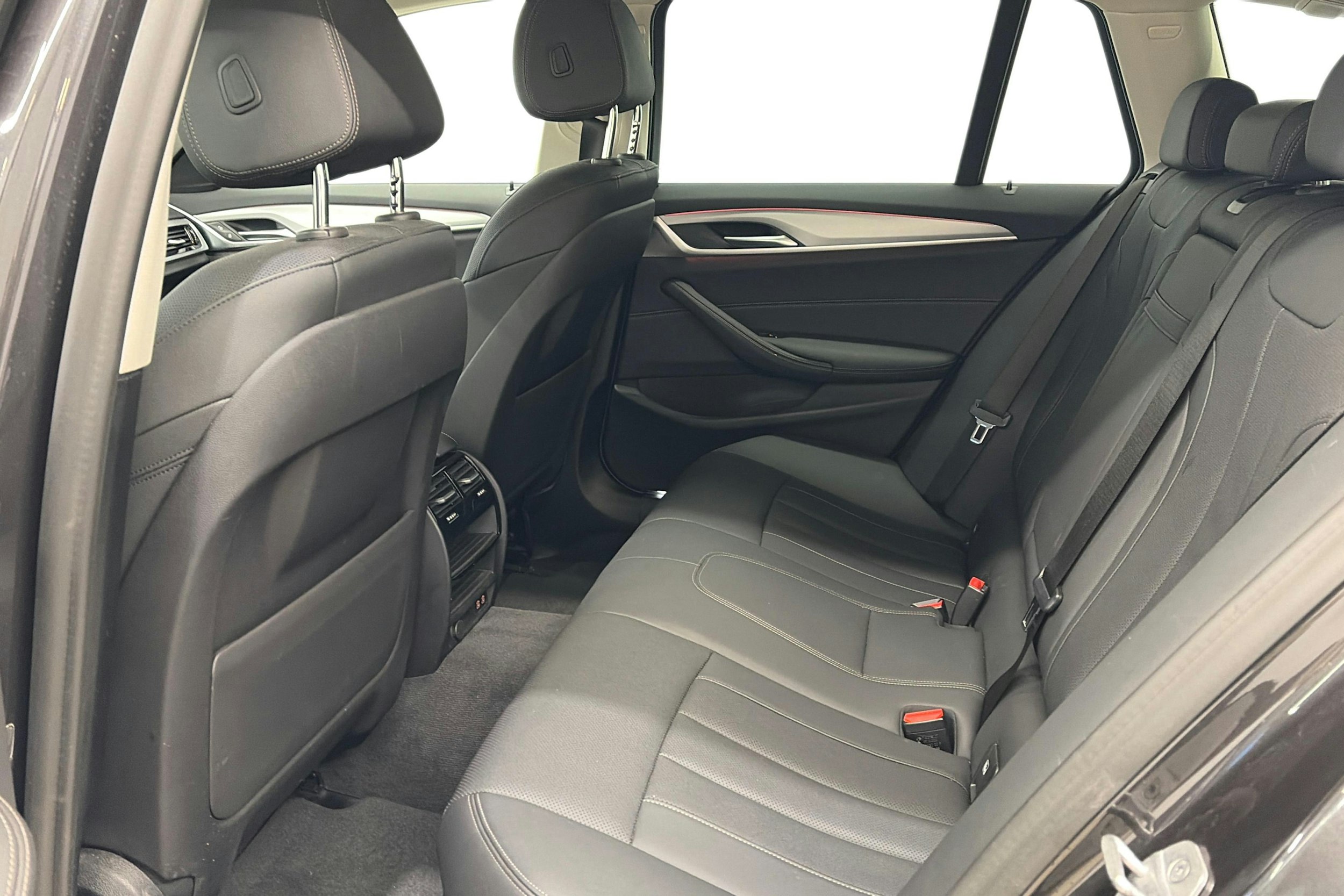 met. harmaa BMW 530 2021 kuva 10.