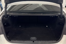 Valkoinen BMW 530 2021 kuva 36.